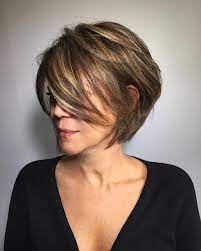 Cette coupe de cheveux homme dégradé court met, également, les traits du visage en valeur. Zoom Sur La Coupe Degrade Court Femme Venez Decouvrir Nos Idees De Coiffures Et De Couleurs De Cheveux