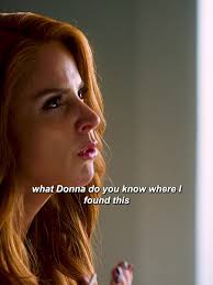 Suits Donna and Louis Wood