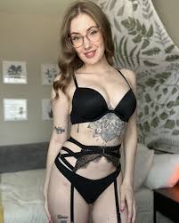 Emma Ruby - Free nude pics, galleries & more at Babepedia