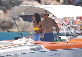 They were engaged on 13th jun 2017 but later separated in mar 2018. Memphis Depay Shows Off Giant Tattoo On Vacay With Steve Harvey S Daughter Acceleratetv