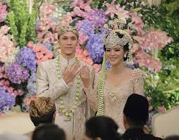 Risa yang penakut, tetapi selalu melindungi keluarganya; 10 Potret Romantis Adik Risa Saraswati Riana Rizki Suami