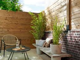 La clôture palissade bois est constituée de poteaux d'extrémités (1 rainure), de poteaux intermédiaires (1 rainures) et de lames plates ou il existe aussi des poteaux d'angle afin de répondre à toutes les situations. Quels Sont Les Differents Types De Clotures De Jardin