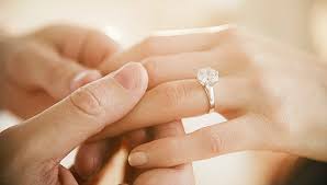 Chụp ảnh cưới có nên đeo nhẫn cưới hay ...