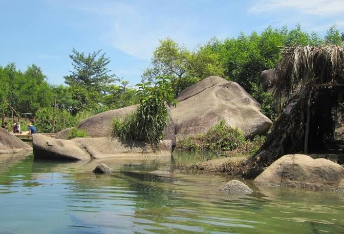 Suối Lạnh Phú Yên – Dòng suối mát lạnh giữa núi rừng Hòa Thịnh (Xã Hòa Thịnh, tỉnh Đắk Lắk)