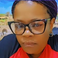 Latoya Kelly's Instagram, Twitter & Facebook