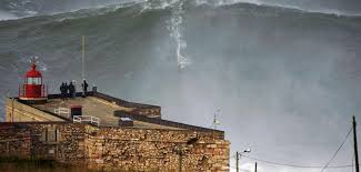 Tsunami warnings were issued for parts of alaska and a tsunami watch was in place for hawaii after an earthquake with a preliminary magnitude of 8.2 struck off the coast of the alaska peninsula. Weltrekord Surfer Garrett Mcnamara Reitet Auf 30 Meter Welle Welt