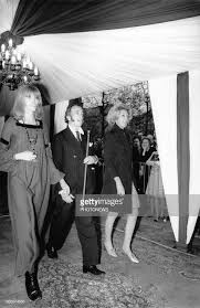 La Chanteuse Et Actrice Francaise Amanda Lear Et L Artiste Espagnol Con Immagini