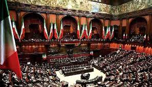 Il parlamento elegge giorgio napolitano lungo applauso in aula ma la piazza fischia l'italia ha un nuovo presidente della repubblica. Parlamento Italiano Composizione