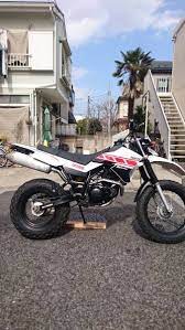 tw200 ヤマハ wr250 tw225 この度は ヤマハtw200の出品になります 画像を見て頂くよう ハイリフト オフロード仕様となっております おもな改造点です rcエンジニアリング ハイジョッキーキット yz250用純正マフラー セローステンレスエキパイ tw200 オフロード