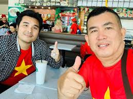 Phương Thanh Lý Hùng sang Philippines ủng hộ U22 Việt Nam