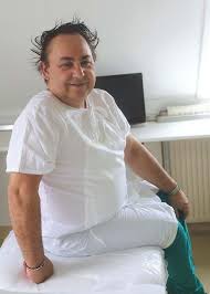 Fásy ádám elmondta, hogy a felesége eleinte ódzkodott ettől az újdonságtól, ő kevesebb szereplést szeretne. Fasy Adam Hajbeultetesen Jart Blikk