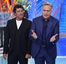 Luca arrivò in ritardo ma lo fecero cantare lo stesso, visto che era. Sapete Com E Andato Il Primo Incontro Tra Paolo Bonolis E Luca Laurenti Risale A Tanti Anni Fa E Per Bonolis E Stato Un Momento Indimenticabile