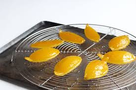 Zestes D Agrumes Confits Version Longue Conservation Au Four Au Moulin Recette Confit Fruits Confits Zeste