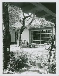 The landscape of this home honors the formality of spanish colonial / santa barbara style early homes in the arcadia neighborhood of phoenix. The California Hacienda Crosby Doe Associates Inc