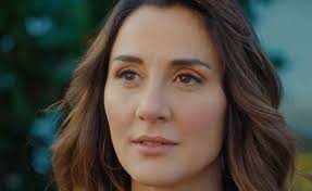 Zeytin Ağacı dizisiyle yeniden gündem olan Boncuk Yılmaz, Ateş Kuşları ile  bir ilki yaşıyor!