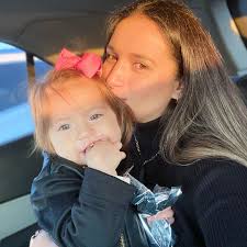 I need your help, I went to get my hair fixed, I asked for something  similar to the photos and they left my hair green and golden, I'm dying of  sadness, I