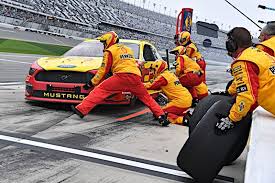 Oval nascar nascar xfinity nascar removes live pit stops in select events for 2020. Nascar Mailbox Should Nascar Alter Pit Road Penalties In Any Way