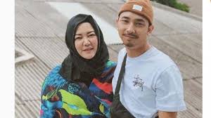 Maybe you would like to learn more about one of these? Tag Risa Saraswati Sepuh Yang Dimediasi Ngaku Kenal Sule Angga Jurnalrisa Minta Maaf Saya Takut Salah Tribunnews Bogor