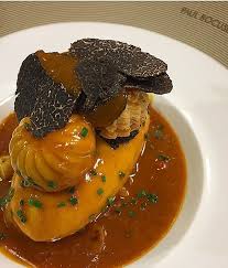 Quenelle De Brochet Aux Ecrevisses Sauce Nantua Soiree Magique Dans Les Cuisines De Paul Bocuse Merci A Monsieur Paul Food Presentation Food Plating Food