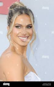 Lucy Knapp's Instagram, Twitter & Facebook