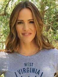 Jennifer Garner giving free screening of new movie in Charleston