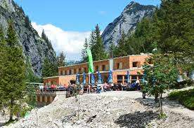 Lohnenswert ist auf jeden fall die höllentalklamm als ausflugsziel. Hollentalangerhutte Zugspitze Wettersteingebirge Alpenverein Munchen Oberland Alpenverein Munchen Oberland