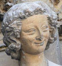 Le Jumeau De L Ange Au Sourire L Ange Gabriel Cathedrale Notre Dame De Reims Archange Archange Haniel Statue Ange