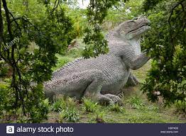 Things to do near crystal palace park. Dinosaurier Skulpturen Im Crystal Palace Park London Uk Stockfotografie Alamy