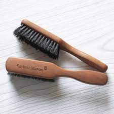 Brosse à barbe et moustache vegan de chez keller pour 8 euros : Brosse A Barbe Avec Manche En Poils De Sanglier Barbe Du Daron