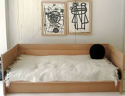 For advanced woodworkers looking for a statement piece that presents more of a challenge, look no further than these daybed plans from old paint design. 7 Favorites The Enduring Appeal Of The Donald Judd Daybed Remodelista