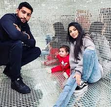 New Awesome Photos Of Amir Khan Faryal Makhdoom With Their Daughter Alayna Http Www Dailyinfotech Com 2019 02 N Faryal Makhdoom Instagram Models Khan Boxer