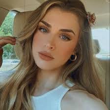 Heather Strouse's Instagram, Twitter & Facebook