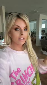 Me: 5’1”. Tree: 10’. Unpacking alone is hard but I’m over here killing it….  Now time to decorate