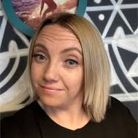 Siobhan Squires's Instagram, Twitter & Facebook