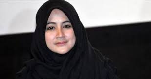 Sekadar informasi, isu pernikahan siri sunu dan umi pipik menjadi gosip hangat pada awal tahun 2018. Ditanya Tentang Klarifikasi Nikah Siri Umi Pipik Dan Sunu Indadari Tunggu Saja Suara Bamega Online