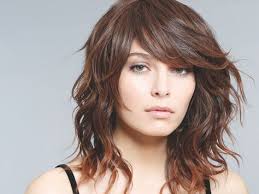 Astuce Coup De Jeune Adoptez Le Carre Degrade Coupe Visage Carre Coupe Cheveux Mi Long Degrade Effile Carre Long Effile