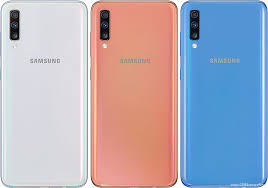 اصدرت شركة سامسونج العالمية هاتف samsung galaxy a70 و الذي يأتي بمواصفات تتمثل في شاشة 6.7 بوصة بدقة 1080 * 2400 بكسل و معالج ثماني النواة من نوع qualcomm sdm675. Samsung Galaxy A70 Pictures Official Photos