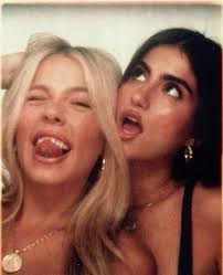 amelia mullins (amelialleigh)