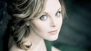 Poslechněte si eternal light od elin manahan thomas na deezeru. Bbc Wales Music Elin Manahan Thomas Biography