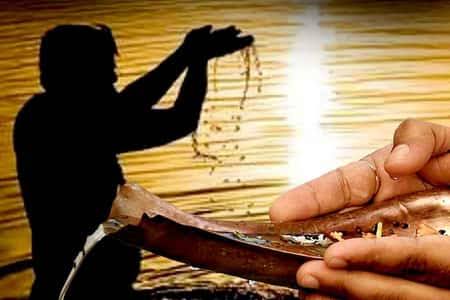 মহালয়ায় ভোর থেকেই তর্পণ করতে গঙ্গার ঘাটে ঘাটে উপচে পড়া ভিড়, নজরদারিতে পুলিশ | Mahalaya Tarpan: Devotees Throng Kolkata Ghats, Police on High Alert