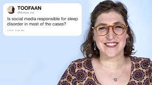 I'm mayim bialik (the big bang theory, blossom) i invite you to read about my favorites and get to hey there, i'm mayim bialik, you might know me as amy farrah fowler from 'the big bang theory'. Watch Mayim Bialik Answers Neuroscience Questions From Twitter Tech Support Wired