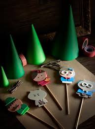 Diy Marionnettes Le Petit Chaperon Rouge Le Petit Chaperon Rouge Chaperon Rouge Batons Pour Travaux Manuels