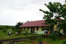 Film ini menceritakan perjalanan seseorang dari salah satu suku maya yang kabur dari ritual pengorbanan manusia dan menyelamatkan keluarganya dari serangan suku maya yang lain. Guru Lillahi Taala Dan Kepiluan Sekolah Di Pedalaman Aceh