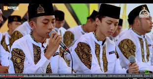 Lirik ya habibal qalbi ya khoirol baroyahyalijitta bil haqqi rosulalhidayahya habibal qalbi ya khoirol baroyahyalijitta bil haqqi rosulalhidayahya rosulallah. Lirik Yaa Habibal Qolbi Lengkap Arab Dan Latin Gus Azmi