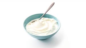 Lo yogurt si ottiene facendo fermentare il latte intero, parzialmente scremato o magro, e può variare nella compattezza e nel sapore. Ecco Lo Yogurt Greco Originale Ricco Di Proteine Fatto In Casa Con Yogurtiera Vivere Da Magri