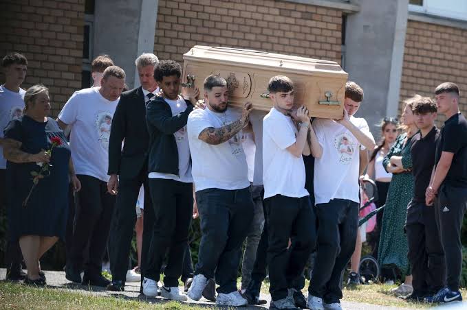 Teenager killed in Carlow e-scooter tragedy was 'deeply loved by his family', funeral mᴀss hears - Irish Mirror