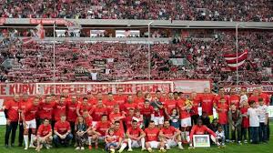 Während düsseldorf seit 1997 aus der bundesliga abgestiegen war, veröffentlichte die band die toten hosen, die zu großen teilen aus fans von fortuna düsseldorf besteht, im jahr 1999 in ihrem album unsterblich das lied bayern, in dessen text der fc bayern münchen verhöhnt wird. Neuer Stadion Mietvertrag Fur Fortuna Dusseldorf Und Stadt