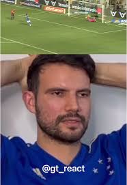 Goleiro William Aden Do Cruzeiro Deita Marques E Gucci Berg