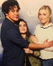 bob morley on instagram cuteeeeeeeeee elizajaneface lola flanery bobmorley elizataylor lolaflane the 100 poster bob and eliza the 100 show