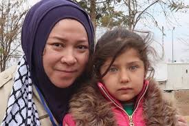 Cerita itu diungkapkannya di lini masa twitter @msaid_didu, minggu (16/5/2021). Bikin Terharu Melly Goeslaw Gendong Anak Palestina Yang Menangis Tersedu